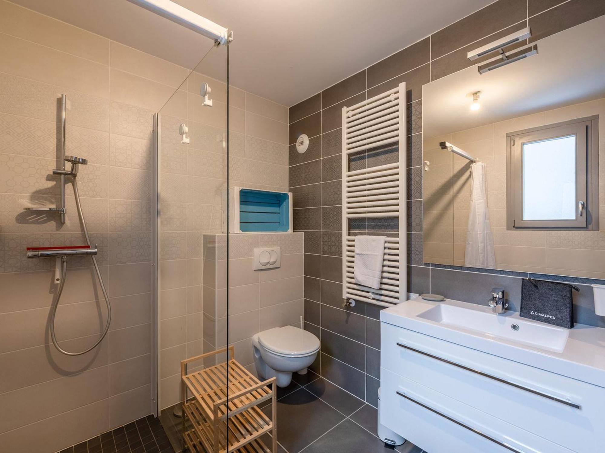 : Moderne 4 Pers, Proche Gare Et Pistes, Avec Wifi Et Parking - Fr-1-343-255